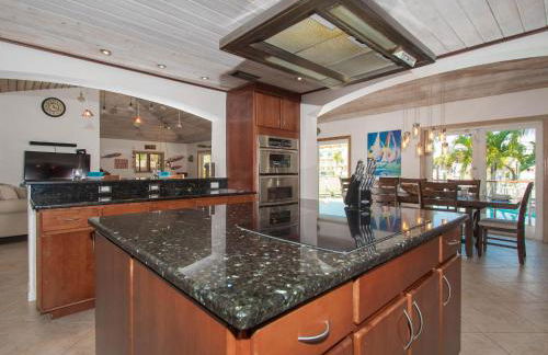 Bay Breeze House Waterfront home with pool - Foto 10