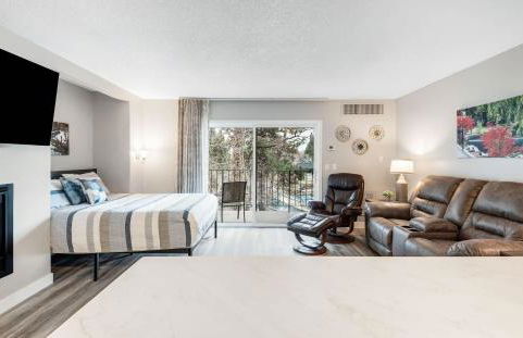 Newly Remodeled Top-floor Condo near Downtown Bend - Photo 20