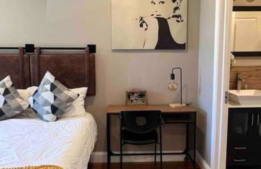 402 Stylish luxe Apt at center city self check-in - Foto 2