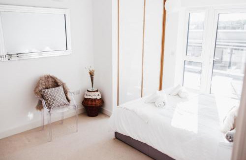 Oakgrove Apartment - 2 Bedroom with Terrance and private parking - Foto 14