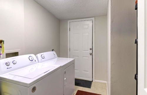 Spacious 3BR Midtown Home - Sleeps 7 - Walkable to Dining & Attractions - Easy Access to Downtown - Foto 20
