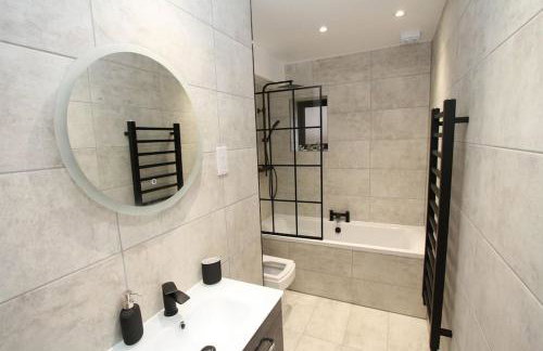 Lovely One Bed Apartment-Near All Transport-Village-FreeParking - Foto 8