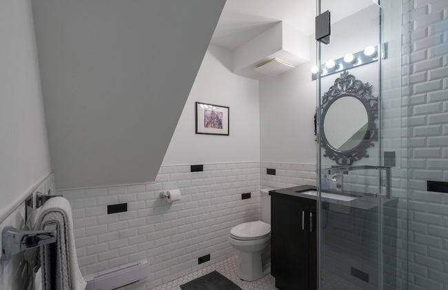 Applewood Suites - Queen West Studio - Photo 23