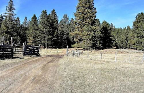 Off-The-Grid Cottage Rental with 360-Degree Mountain Views near Cascade, Idaho - Foto 18