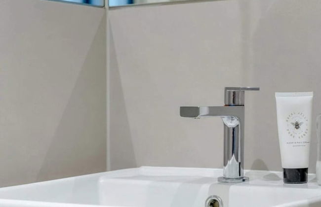 Modern 2BD Flat With a Balcony - Wandsworth - Foto 20