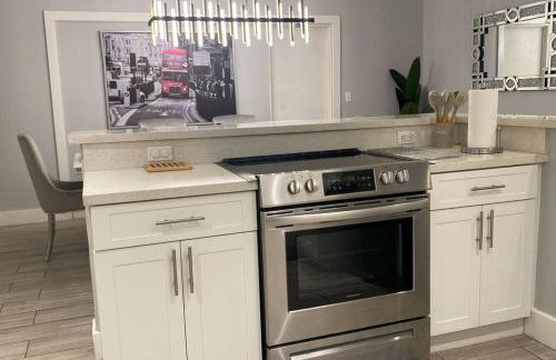 Luxurious Westchester Home Near Miami Clinics - Photo 80