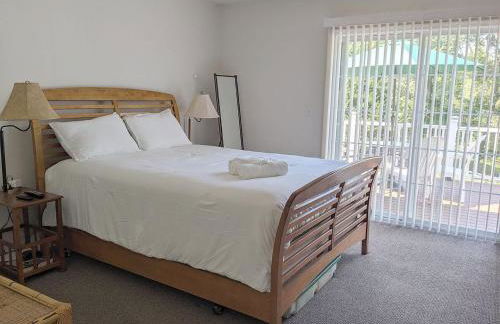 Cheerful 4Br Water View Lakehouse with Dock & More - Foto 29