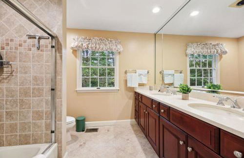 DC Luxury Retreat in Forest Spacious Full of Fun - Foto 49