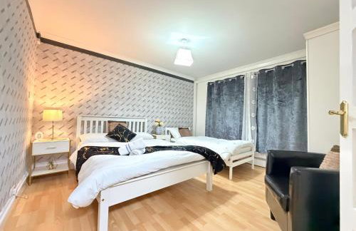 Lovely Two Double Bedroom Maisonette in Surrey - Photo 4