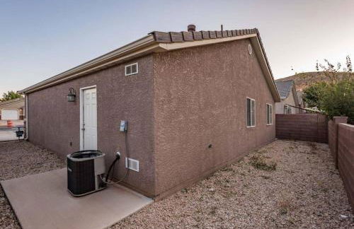 Near Zion Remodeled 2BR Sleeps 6 Game Garage - Foto 33