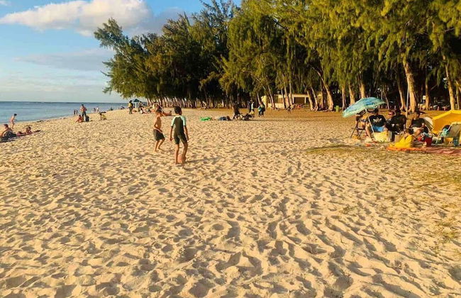 Spacious 4-bed Villa in Flic en Flac Roof top bar - Photo 32