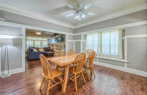 2 King Beds! Fantastic Stylish Bungalow home! - Foto 25