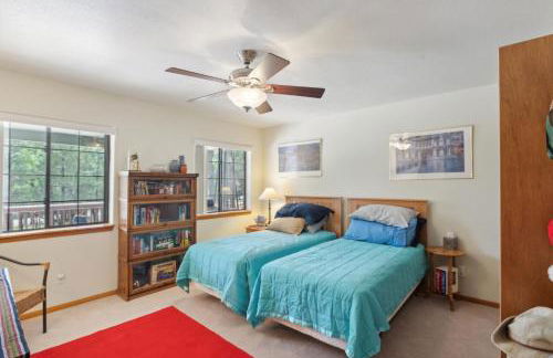 Secluded Mountain Cabin with Forest Views cabin - Foto 7