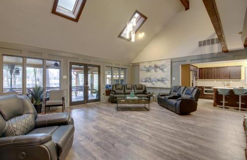 Private and Spacious Lakefront Home in Memphis! - Foto 6