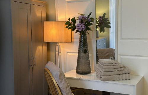 House - Sleeps 4 - Garden - Pets Ok - Parking - Photo 3