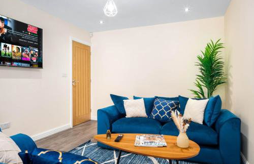 Four Bed House - Sleeps 7 - Garden - Parking - Smart TV 6COK - Photo 19