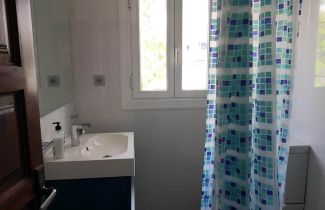 Villa con gran piscina en zona residencial - Photo 12