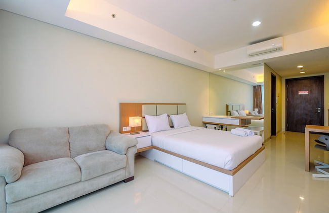 Cozy Living And Spacious Studio At 28Th Floor Kemang Village Apartment - Photo 2