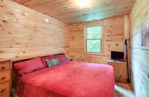 Near Snowmobiling Secluded Harmony Cabin with Deck! - Foto 10