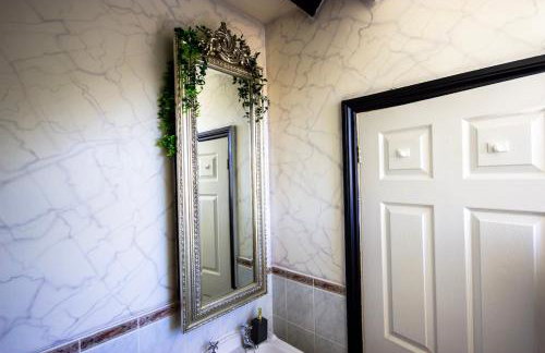 Seaside Chapel Retreat - 3-Bed Church Conversion - Snug Cinema & Free Parking - Foto 29