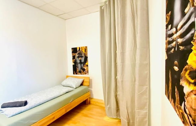 Stylish Shared 3-Bedroom Stay Near City - Foto 18