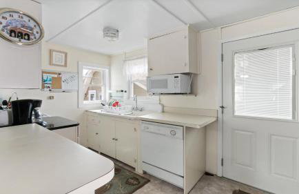 Bay Front 2Nd Floor Duplex Boasts Amazing Bay Views From Both Porch And Deck Located In Ship Bottom 14016 - Photo 34