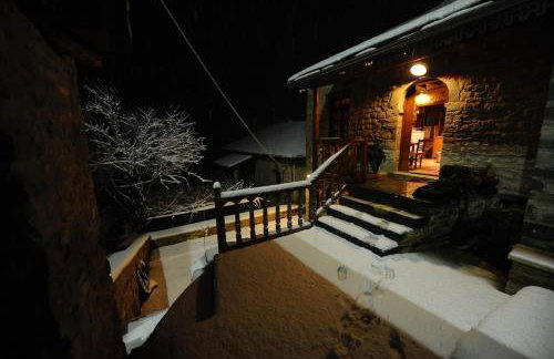 The Mountain House -mountain getaway - Photo 35