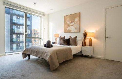 Central Wembley Stadium Luxe Stay with Pool Table - Foto 9