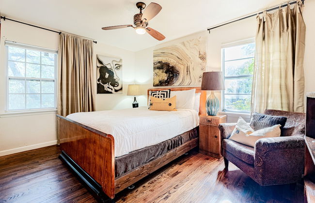 Mr. Wilson - Photo 3