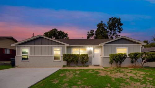 Luxury Home w Hot Tub near AT&T Stadium - Foto 4