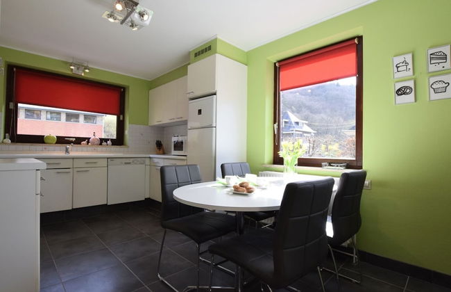 Cozy Family Holiday Home - Photo 10