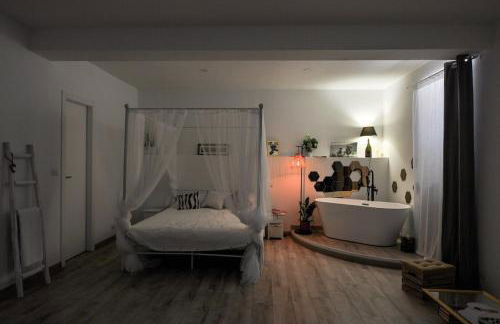 Deluxe Artistic Loft - Photo 32