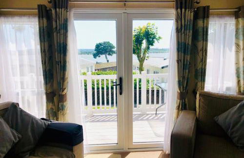 Family Seaside Retreat Private Stay at 5-Star Rockley Holiday Park Poole - Photo 18