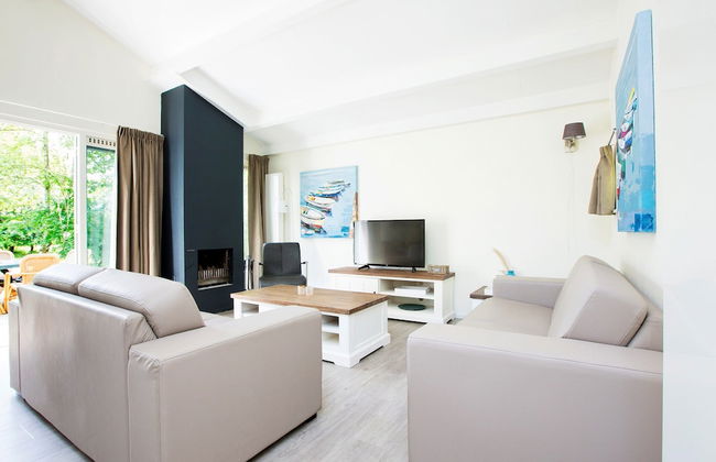 Restyled Holiday Home with Fireplace near Beach - Photo 8