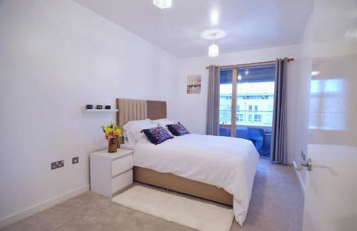 Near Dlr station -WiFi -Parking -Pets -Sleeps 5 - Foto 7