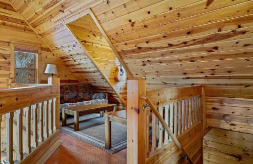 4BR Cabin with Ski Resort, Mtn Views & Hot Tub - Foto 130