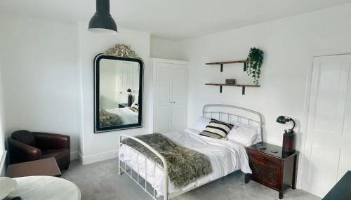 Newly Refurbished City Centre House With Parking - Foto 3, wardrobe