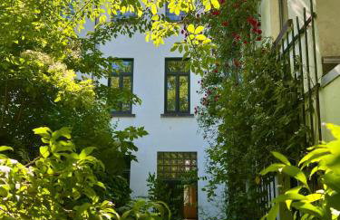 Westside Apartment - Photo 8