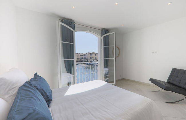 Superb Vacation Home With Pontoon - Photo 1