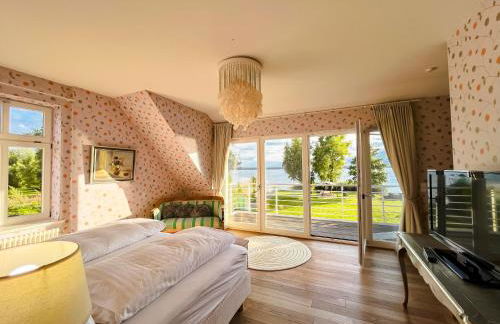 Ferienhaus Peeneblick - exklusives Traumhaus in Direktlage am Wasser mit Bootssteg und Aussensauna - Foto 11