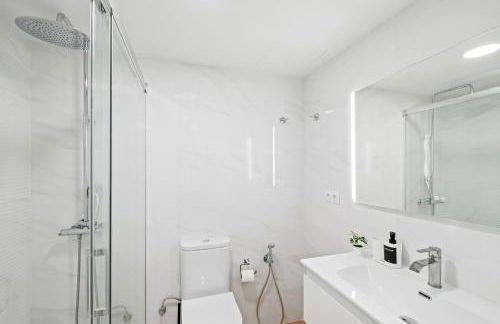 New apartment in the city center 3beds, 2baths & parking - Photo 8