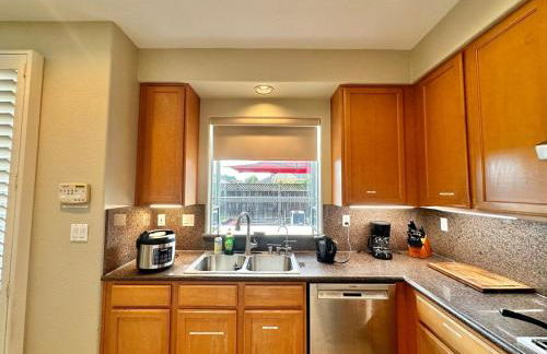 Stunning Oasis Retreat Pool Hot Tub SF Bay - Photo 28