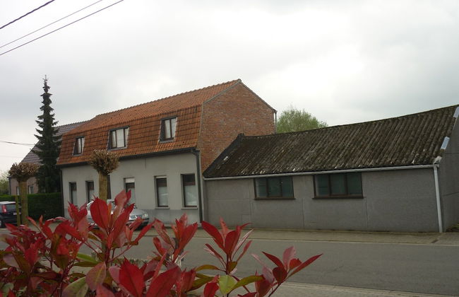 Quiet Cottage near Woods - Photo 33