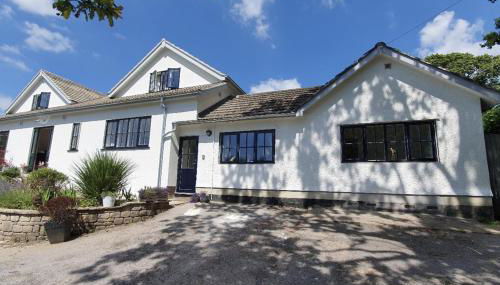 2 Bed Cottage - Sleeps 4 - Garden, Pets, Wifi - Foto 4