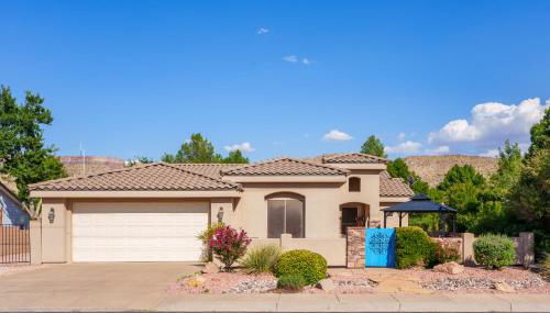 A super variety of games, golf carts, & unique decor near Zion National Park! - Foto 3