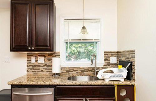 988 - 2 4BR Boston Cozy Getaway near Geneva Cliffs - Foto 39