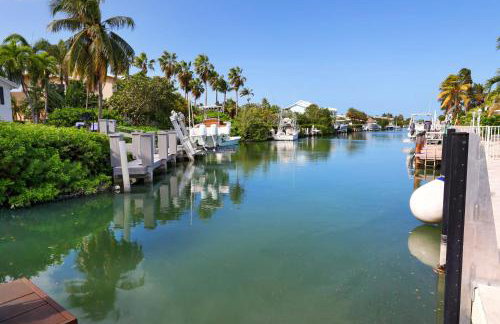 Waterfront Luxury Home With Pool And Boat Dock 3 Bedroom Home by RedAwning - Foto 89