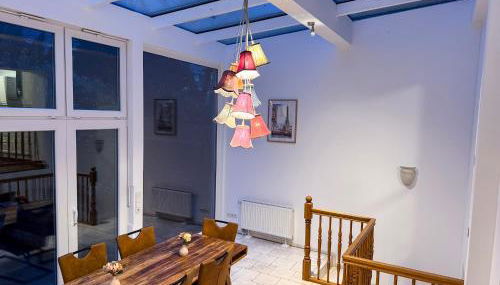 T&K Apartments - 8 Room Detached house - 6 min to Messe DUS - Private Parking - Foto 2