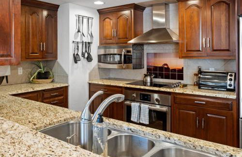 City Center Oasis Prime Location with Views - Foto 13