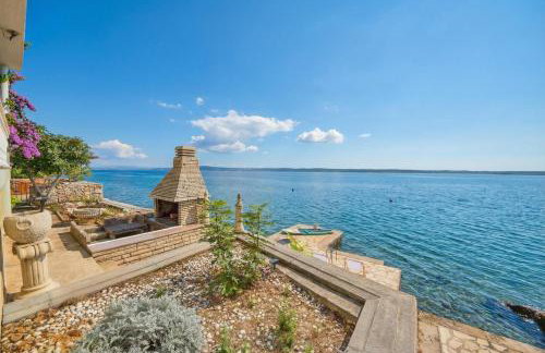 Holiday Home Seafront Escape - Happy Rentals - Photo 28